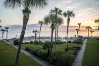 Coquina B103- Steps to the Beach & Pool