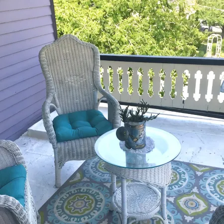 Historical Victorian 2 bedroom Flat 1 block from Beach JUST RENOVATED!