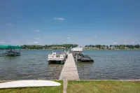 Beautiful 6 bedroom lake house with pontoon available for rent - 3-Star