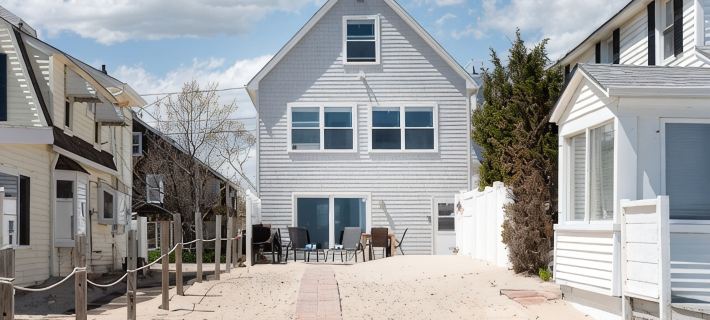 PRIVATE BEACH: ROYAL OCEANVIEW CASTLE @ CLINTON W/ 4 QUEENS 2 FULL Hotels in Middlesex County