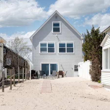 PRIVATE BEACH: ROYAL OCEANVIEW CASTLE @ CLINTON W/ 4 QUEENS 2 FULL