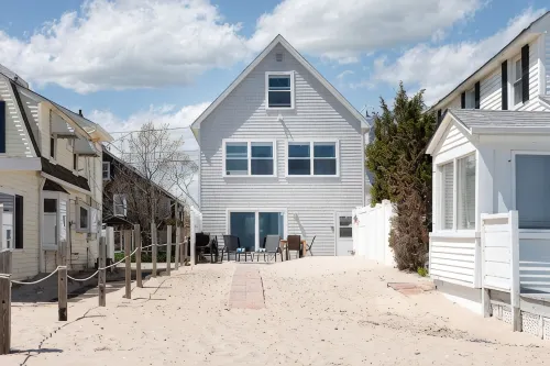 PRIVATE BEACH: ROYAL OCEANVIEW CASTLE @ CLINTON W/ 4 QUEENS 2 FULL