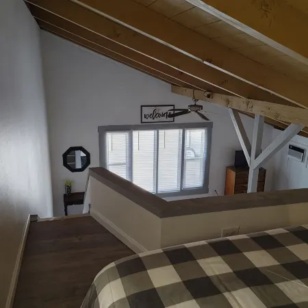 Cozy Apt close to the Catskill Park,Skiing, Hiking and more!