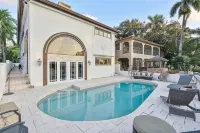 Waterfront 5 Bed/5Bath Home-Pool, Dock, Las Olas - 5-Star