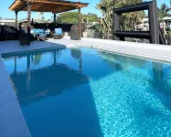 Modern lakeside pool home near hardrock and fll airport - ที่มีสระว่ายน้ำ