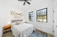 Luxury Barndo Retreat - Sleeps 18, Hot Tub, Lake & Sports Barn
