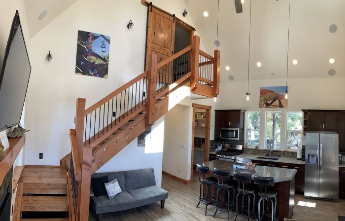 Spacious Zion Cabin, Walk to NP, Near Ponderosa Ranch, Sleeps 9