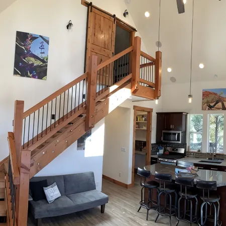 Spacious Zion Cabin, Walk to NP, Near Ponderosa Ranch, Sleeps 9