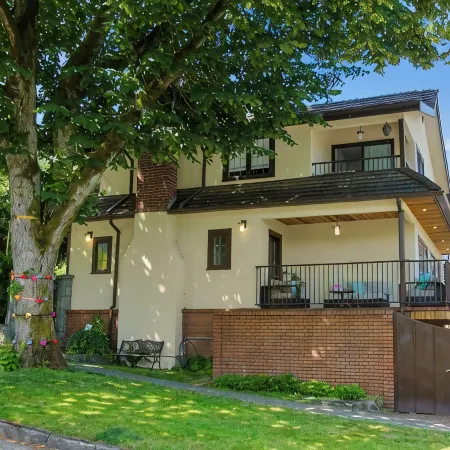 Beautiful 5 Br Westside House + Panoramic Mountain Views!