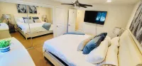 Stylish & Cozy 1BR Retreat Perfect for Work & Travel Prime Location! - Pools