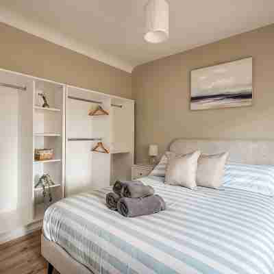 Stunning home over looking Belfast City, 11 minutes to City Centre Rooms