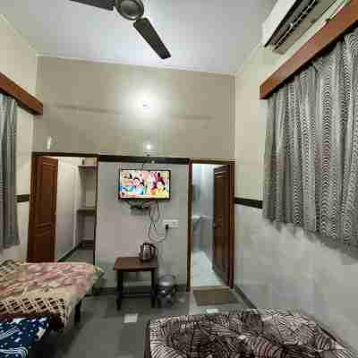 Shri Gaya Prasad Dham Rooms