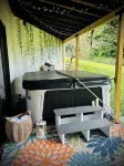 Luxury cottage with hot tub, game and movie room, coffee bar, King bed & robes!