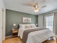 Edmond Bungalow: Cute 2 BR + Bonus Game Room with Futon