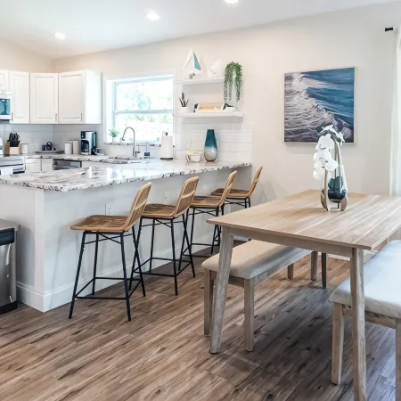 Pet Friendly 2bed/2bath coastal hideaway