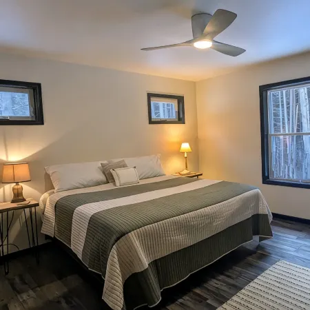 Charming quiet 2-bedroom house set in a cedar forest in welcoming Fish Creek