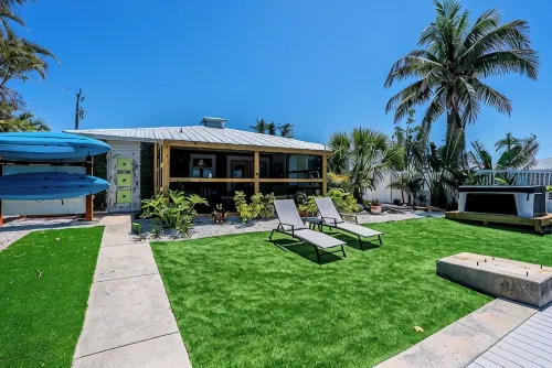 Waterfront Oasis with Boat Lift & Hot Tub in Bokeelia