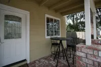 Renovated Farmhouse 4 Blocks From Downtown Square - 방갈로