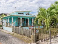 Spacious Family Retreat: Terrace, Inground Pool, Solar Power, Wi-fi, Pool Table Hotels in Pole Ojea