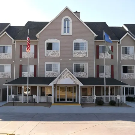 Country Inn & Suites by Radisson, Owatonna, MN Отели в г. Стил
