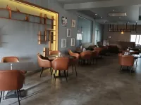 Hotel Ceasta โรงแรมใกล้ไอเอสบี