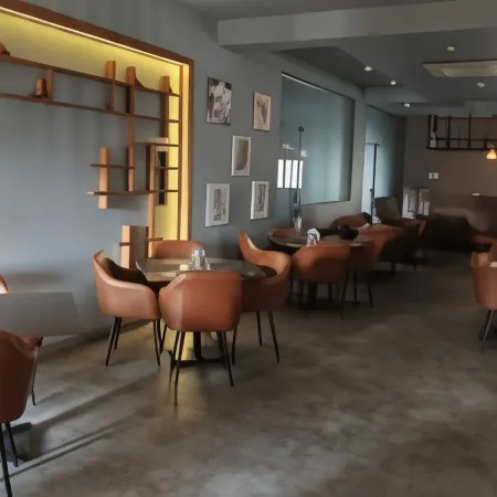Hotel Ceasta Отели рядом с достопримечательностью «Оушен Парк»