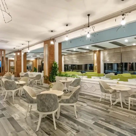 Glamour Resort & Spa