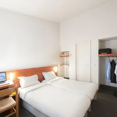 Kyriad Direct Poitiers - Gare du Futuroscope Hotels near Futuroscope