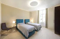 LISZT TOWER by KlabHouse-3BR Lakefront w/Terrace & AC - บูติค