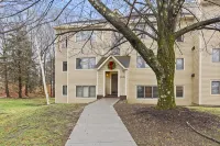 Two bedroom Condo With Mountain View And Fireplace - balcony