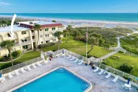 Oceanfront St Augustine Beach Condo/ Steps to Pool +  Beach - Pools