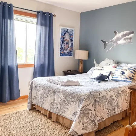 500 Feet to the Beach, Full House with Stocked Kitchen, Linens & Beach Supplies