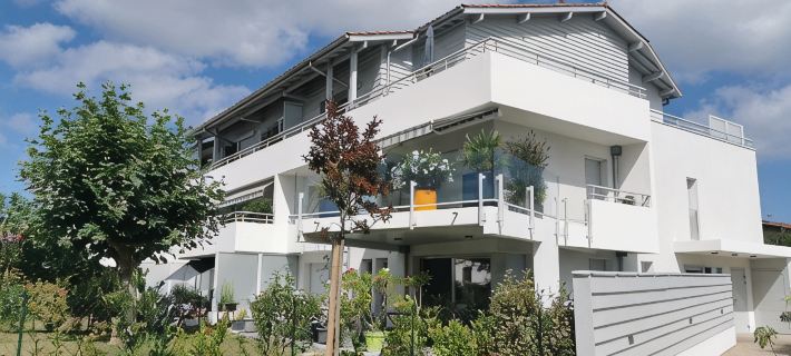 Studio in luxury residence with garden 10 minutes from Biarritz and beaches Hotels in Anglet