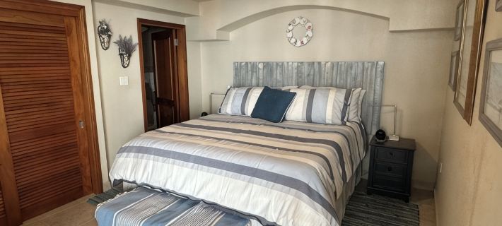 Dazzling Two Bedroom overlooking pool Hotels in Lowlands
