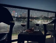 Modern & Luxurious Cozy<br>Downtown City View Getaway - Condos