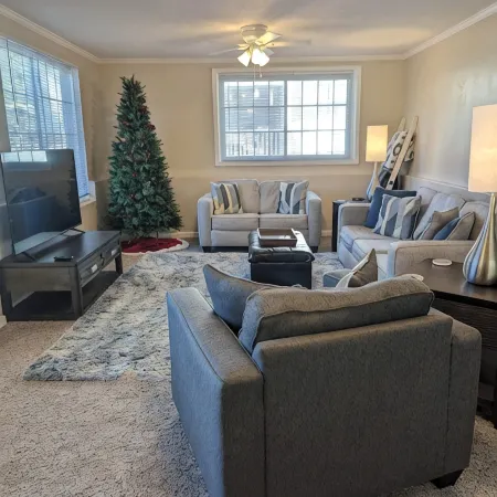 Cozy, Spacious, Great Location to amenities