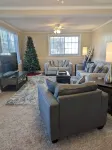 Cozy, Spacious, Great Location to amenities - Wifi