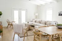 The Davis: Restored 1942 Coastal Retreat in Historic Oglethorpe Park, Sleeps 14 - 4-Star