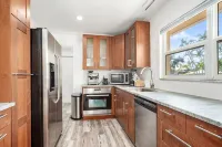 Naples Dream Escape 4BR Home, heated pool, 10min from Beach - Villas