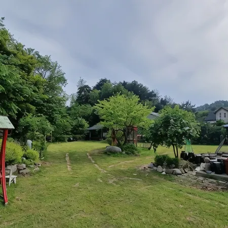 Gangneung Clay House Pension Отели рядом с достопримечательностью «Музей Тэгваллён»