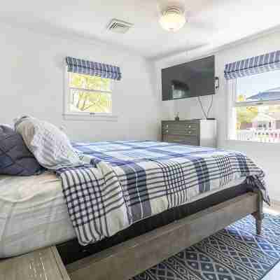 Coastal Cottage! Brand New Listing! Rooms