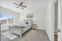 3 bedroom 2 bath,  Southern and beach style apt comfortable for whole family - Wifi