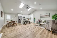 Luxurious Home in Irving TX w/ HOT TUB