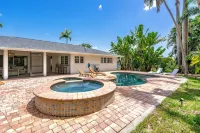 Serene Pool & Spa Home Near Sanibel Island, Beaches and Downtown Fort Myers.