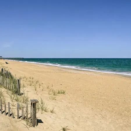 Outer Banks Haven: Pet-Friendly, Walk-to-Beach, EV Charging, Updated Kitchen