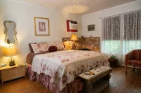 Private Respite Breathe Deeply Cabin with Garden, SwimSpa/Hot Tub, Fire Pit - Private Pools