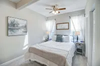 Sweet Retreat! Cozy 2 Bed & Bath By the Beach - Bungalow