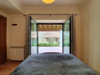 Cozy house in quiet village with generous outdoor space near Pombal