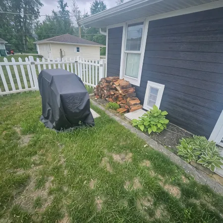 Beautiful Lakefront home, pets welcome, fully fenced, dock, kayaks, fishing!!