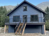 Brand New Spacious 5-Bed Retreat in Sunshine Valley - Pools
